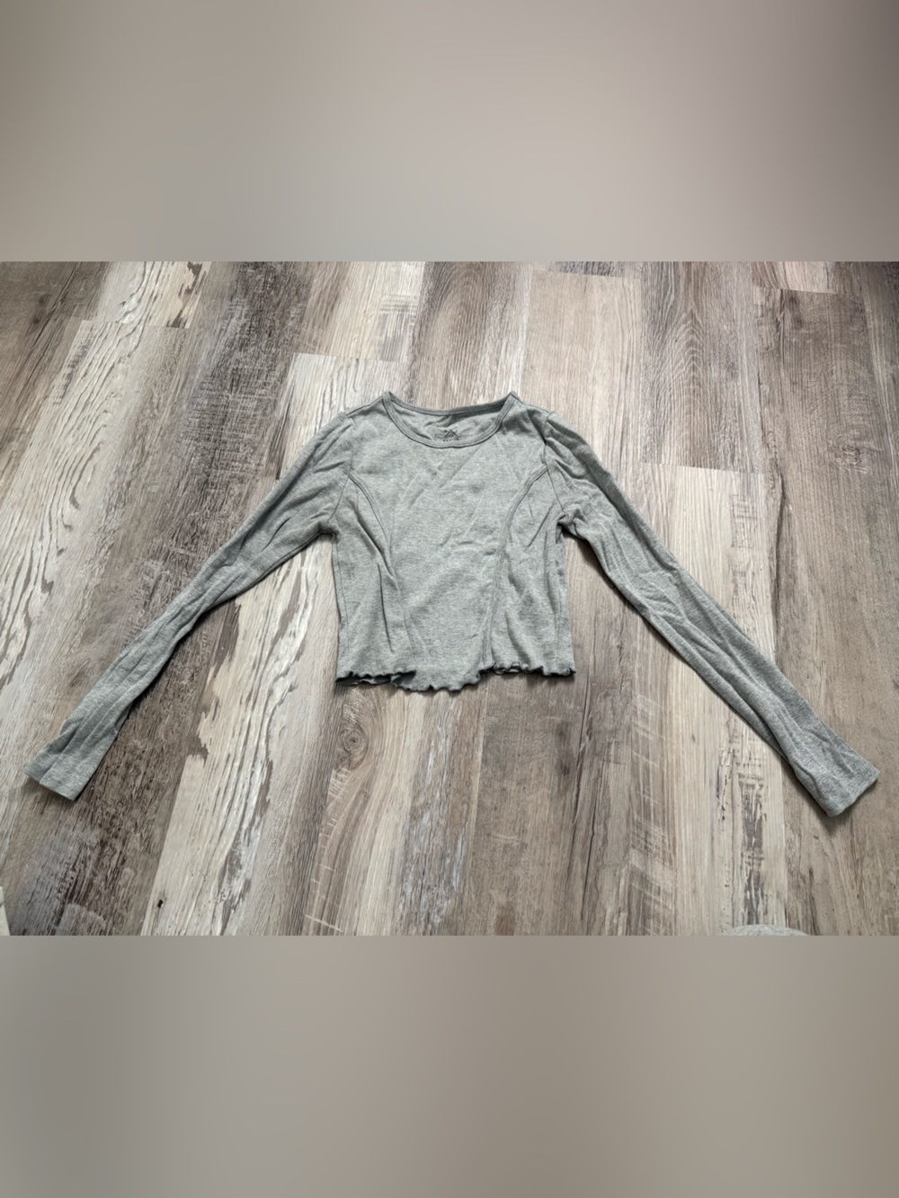 PacSun Heather Gray Long-Sleeve Lettuce-Edge Crop Top